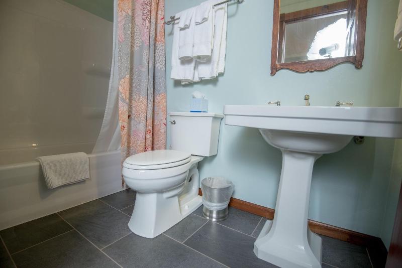 Inn At Cedar Crossing image