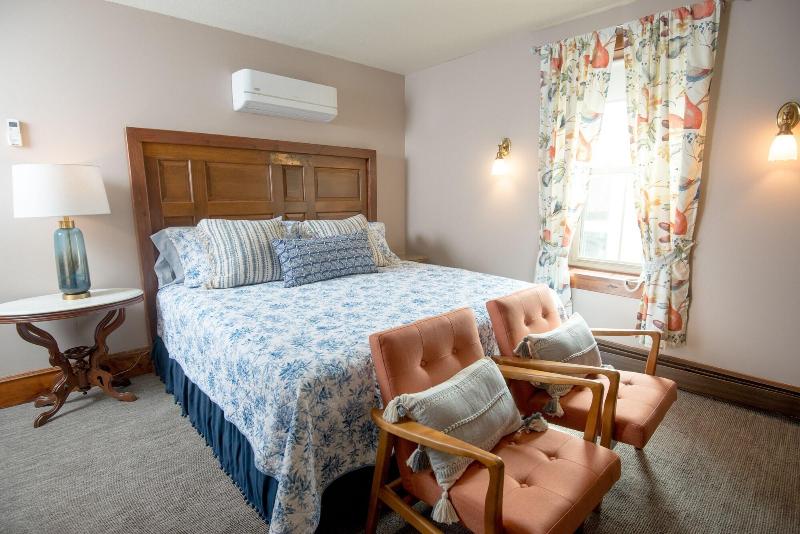 Inn At Cedar Crossing image