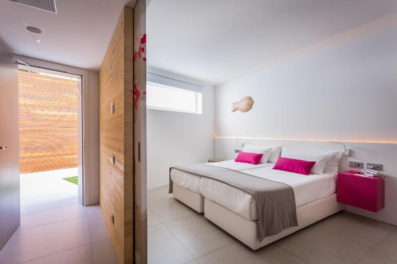One Ibiza Suites image
