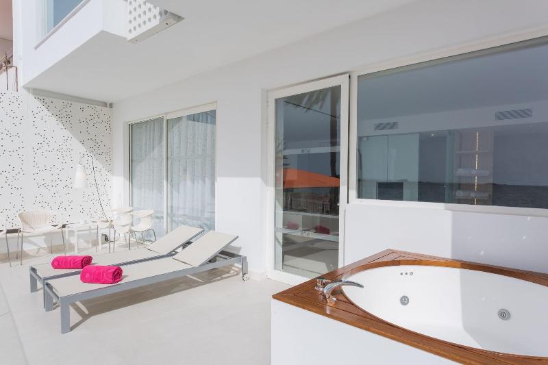One Ibiza Suites image