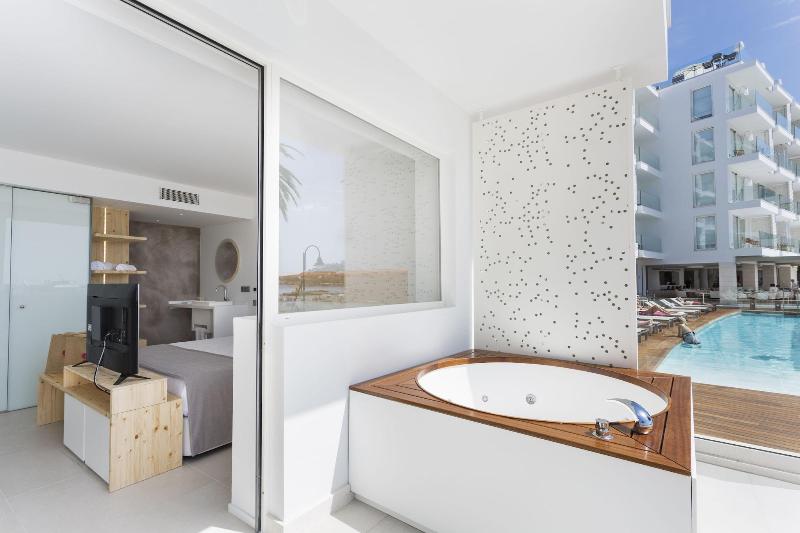 One Ibiza Suites image