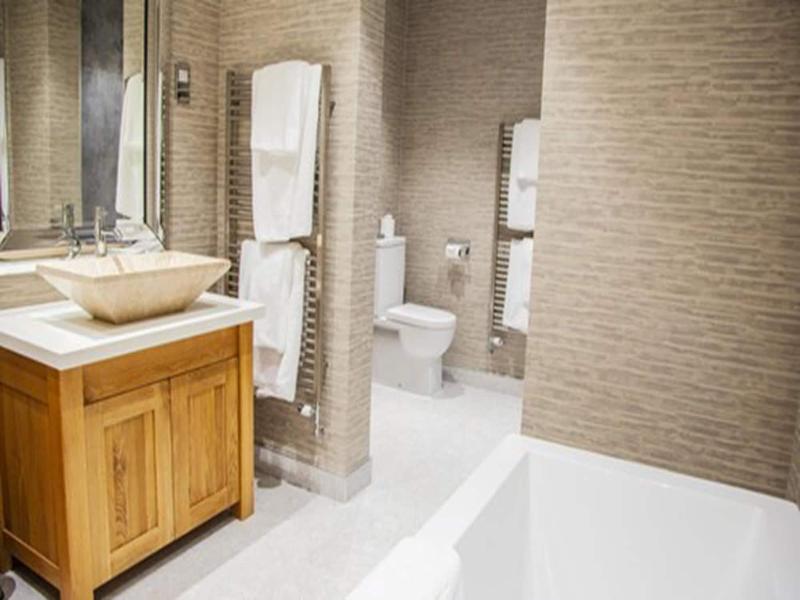 Barnett Hill - Luxury Hotel image