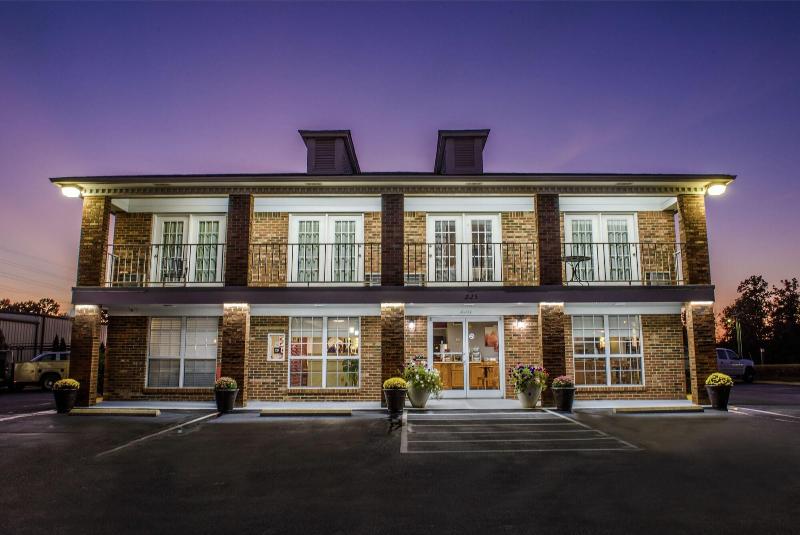 Richland Inn Lawrenceburg image
