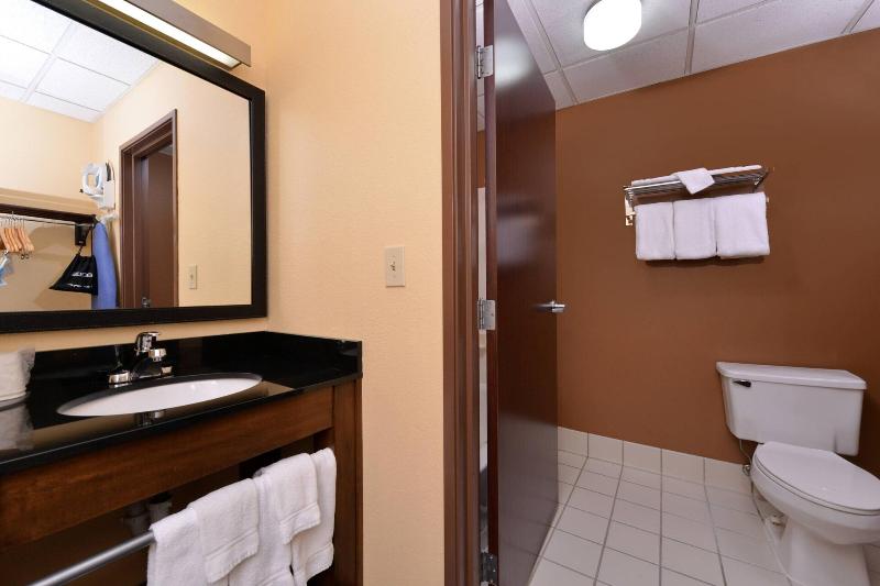 Fairfield Inn And Suites By Marriott Troy Ohio image
