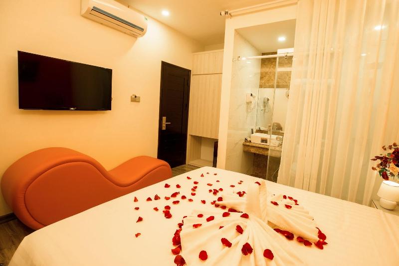 Golden Hotel image