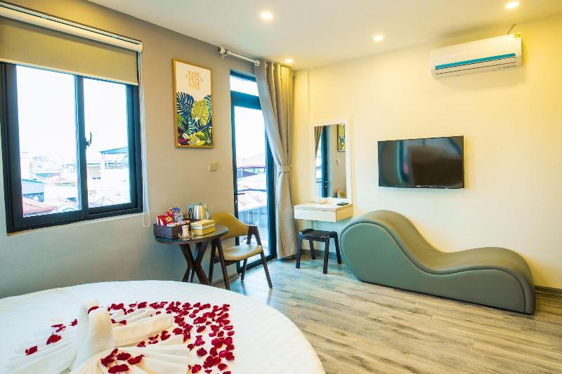 Golden Hotel image