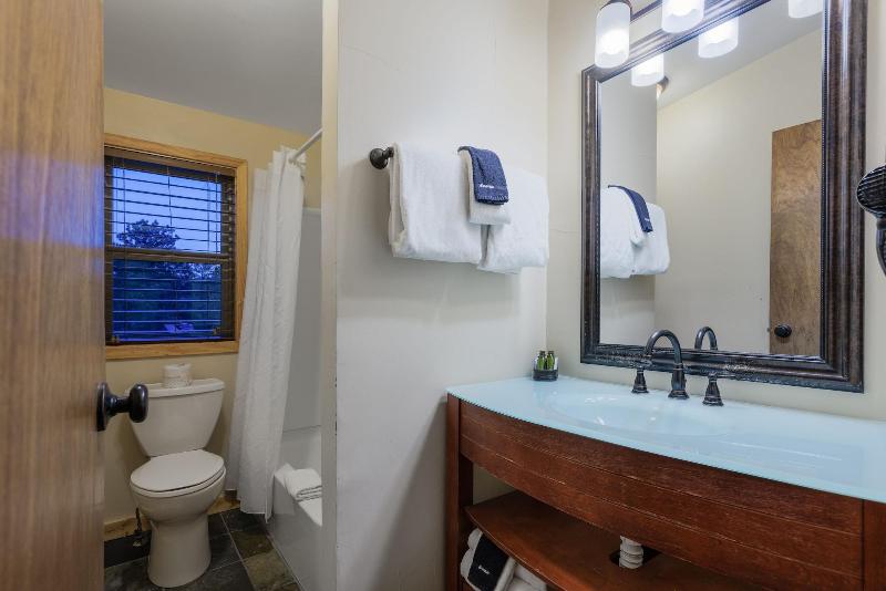 Discovery Lodge image