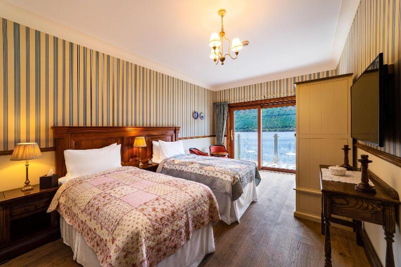 The Whispering Pine Lodge image