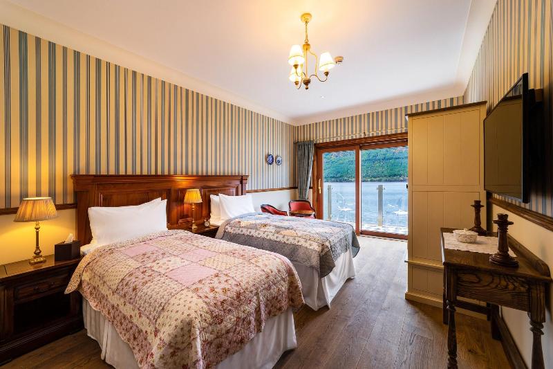 The Whispering Pine Lodge image