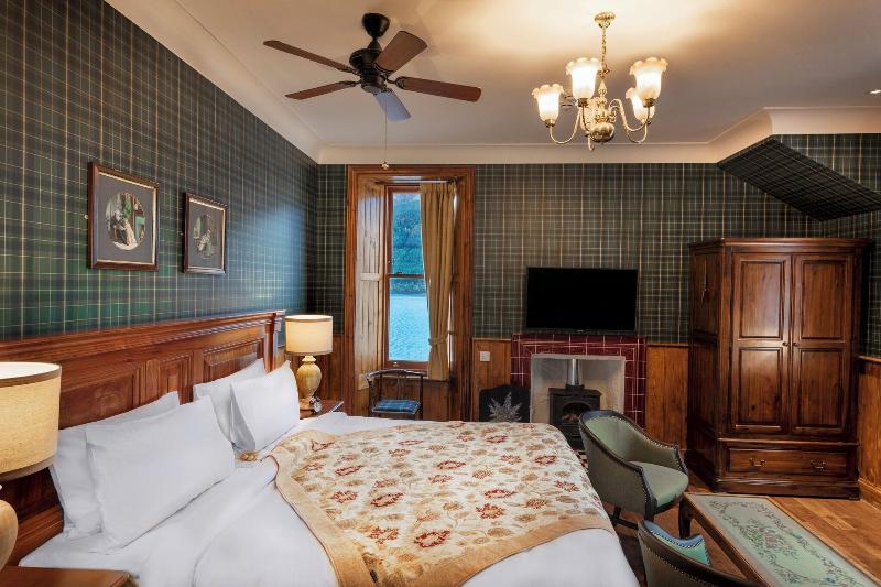 The Whispering Pine Lodge image