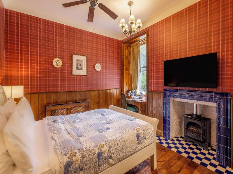 The Whispering Pine Lodge image