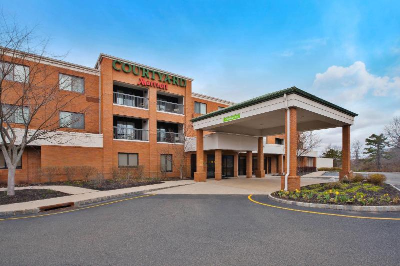 Courtyard By Marriott West Orange image