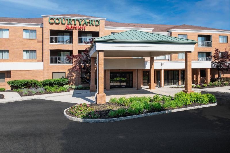Courtyard By Marriott West Orange image