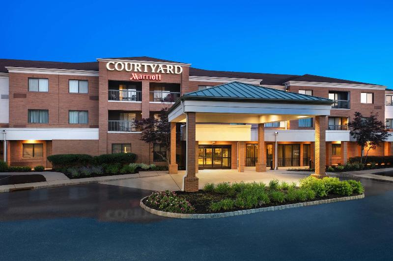 Courtyard By Marriott West Orange image