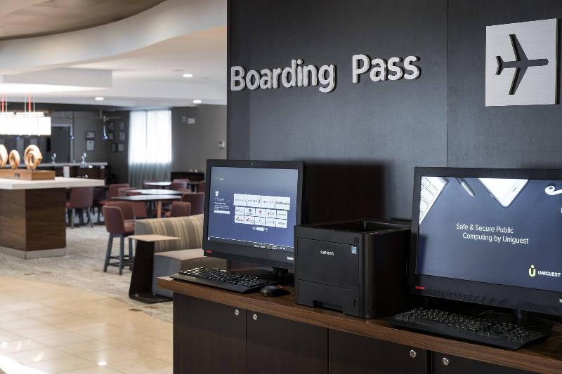 Courtyard By Marriott West Orange image