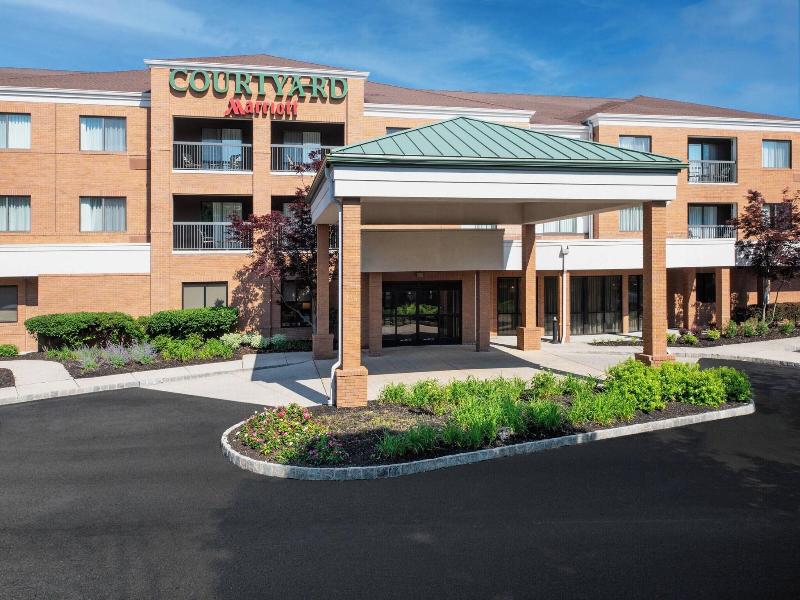 Courtyard By Marriott West Orange image