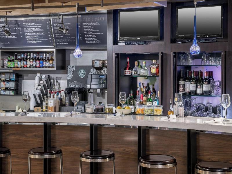 Courtyard By Marriott West Orange image