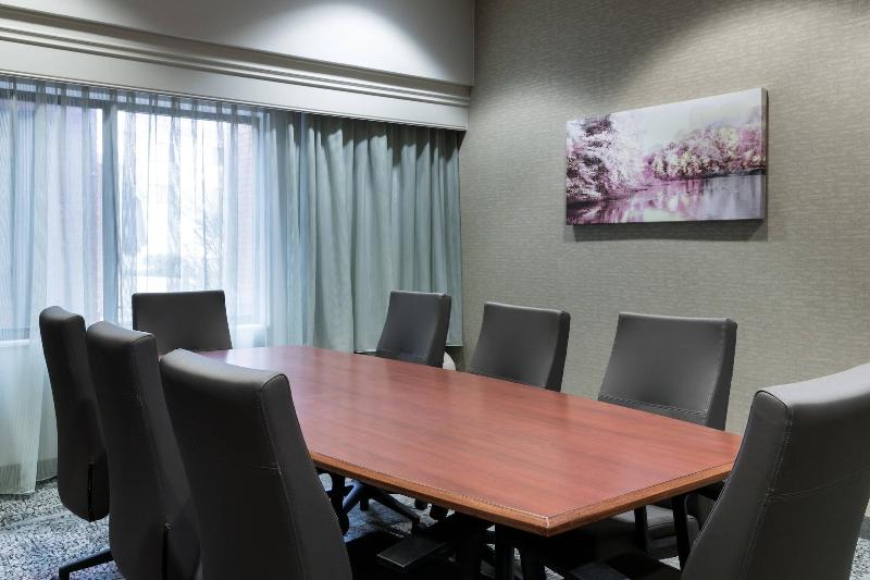 Courtyard By Marriott West Orange image