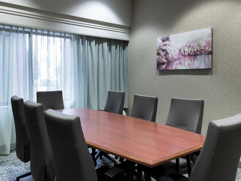 Courtyard By Marriott West Orange image