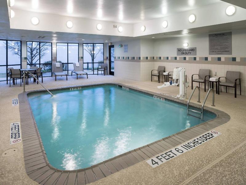 Courtyard By Marriott West Orange image