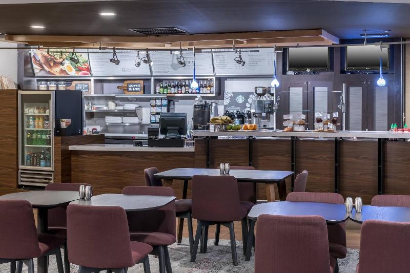 Courtyard By Marriott West Orange image