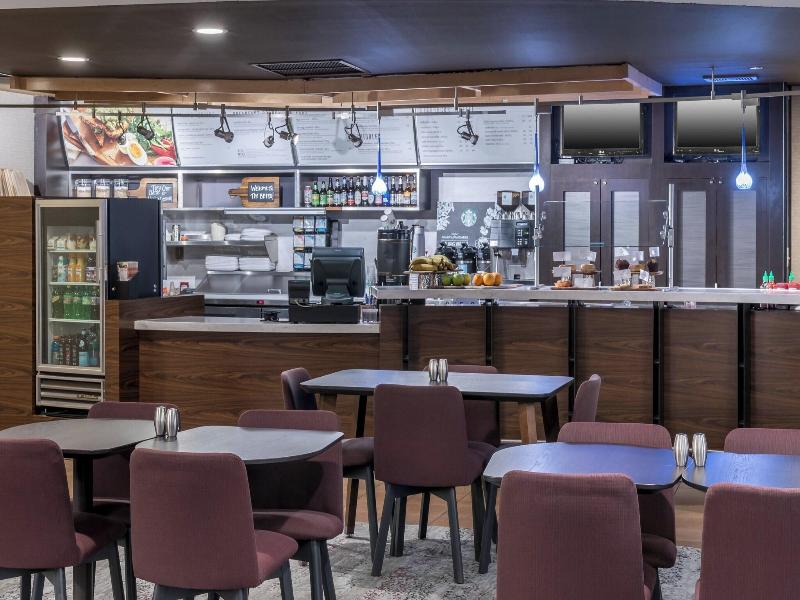 Courtyard By Marriott West Orange image