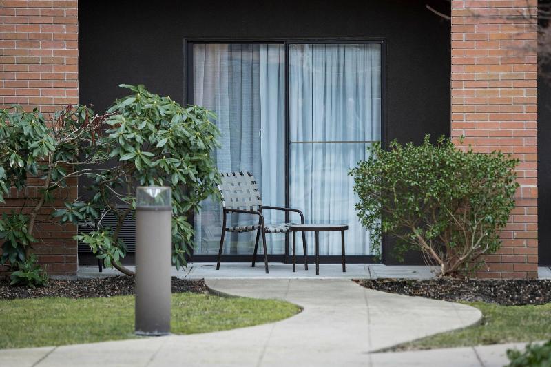 Courtyard By Marriott West Orange image