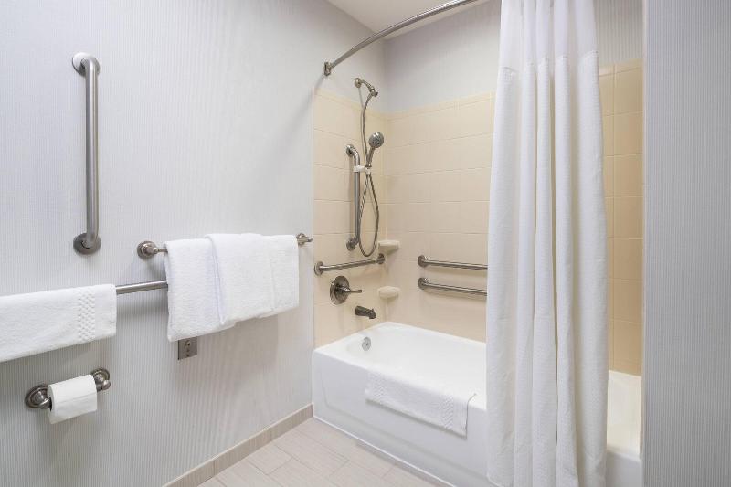Courtyard By Marriott West Orange image