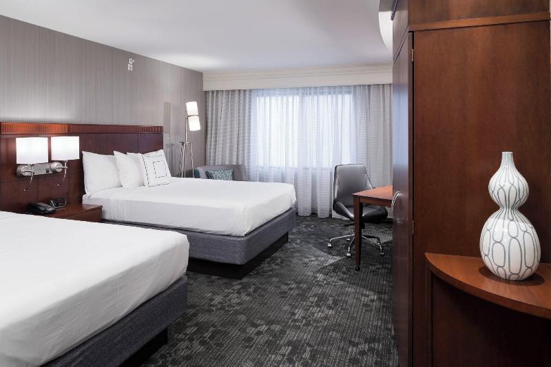 Courtyard By Marriott West Orange image
