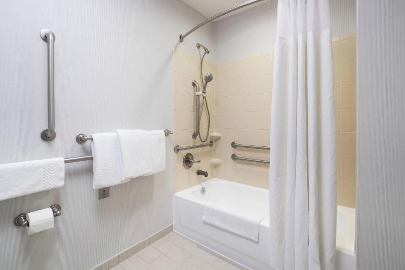 Courtyard By Marriott West Orange image
