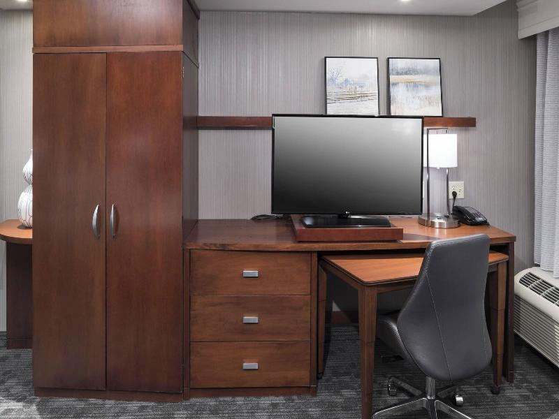 Courtyard By Marriott West Orange image