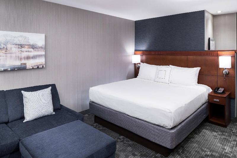 Courtyard By Marriott West Orange image