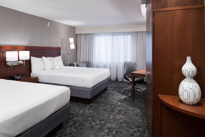 Courtyard By Marriott West Orange image