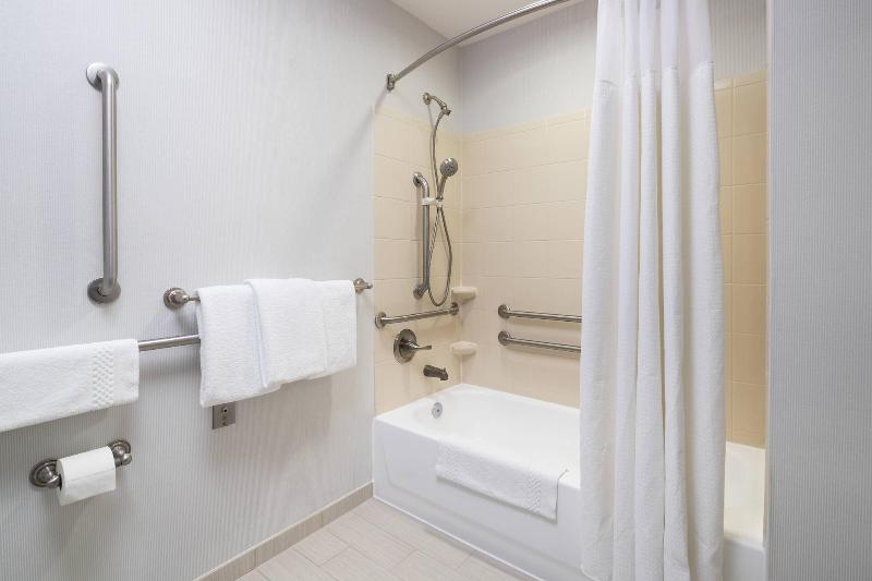 Courtyard By Marriott West Orange image