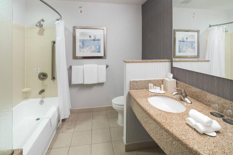 Courtyard By Marriott West Orange image