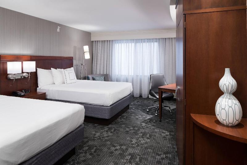 Courtyard By Marriott West Orange image