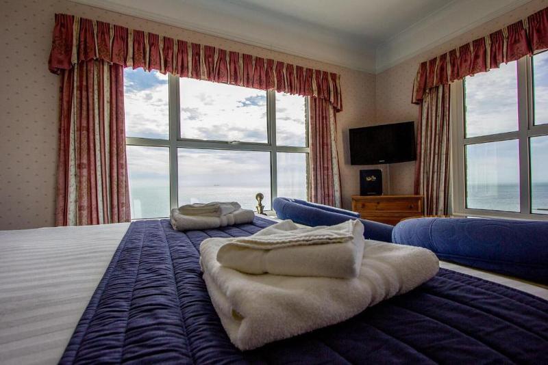 The Channel View Hotel image