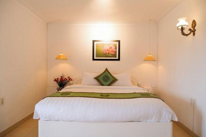 Charming Riverside Hotel image