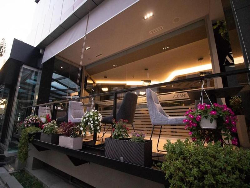 Albanopolis Hotel