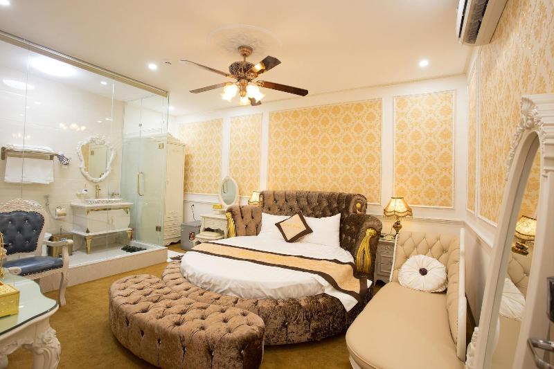 King's Hotel image