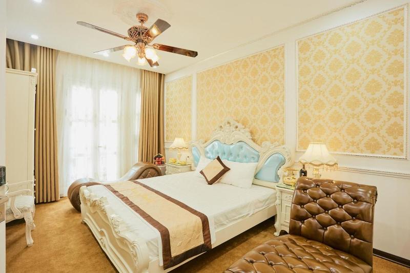 King's Hotel image