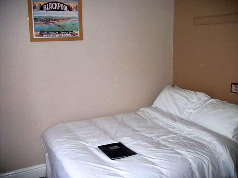 Royal Oakwell Hotel image