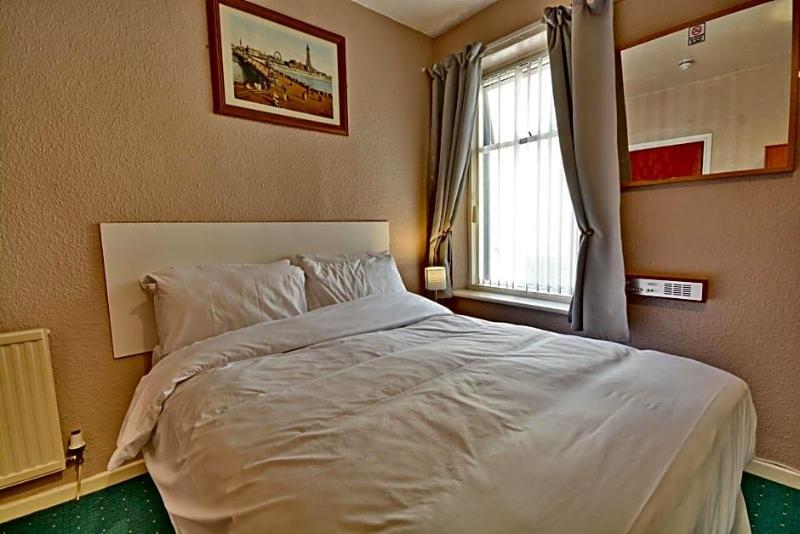 Royal Oakwell Hotel image