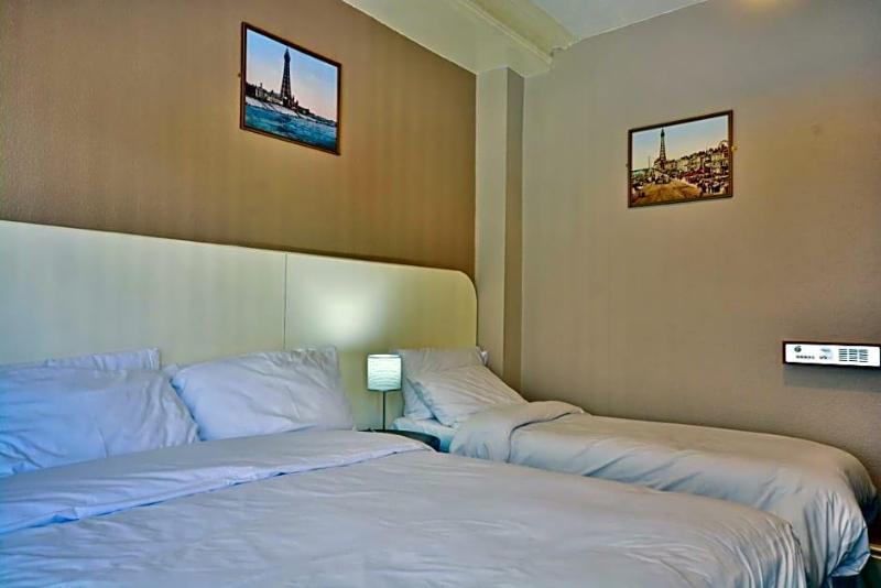 Royal Oakwell Hotel image