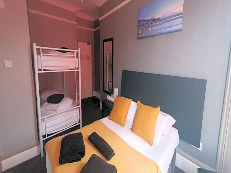 Las Palmas Hotel By The Sea image