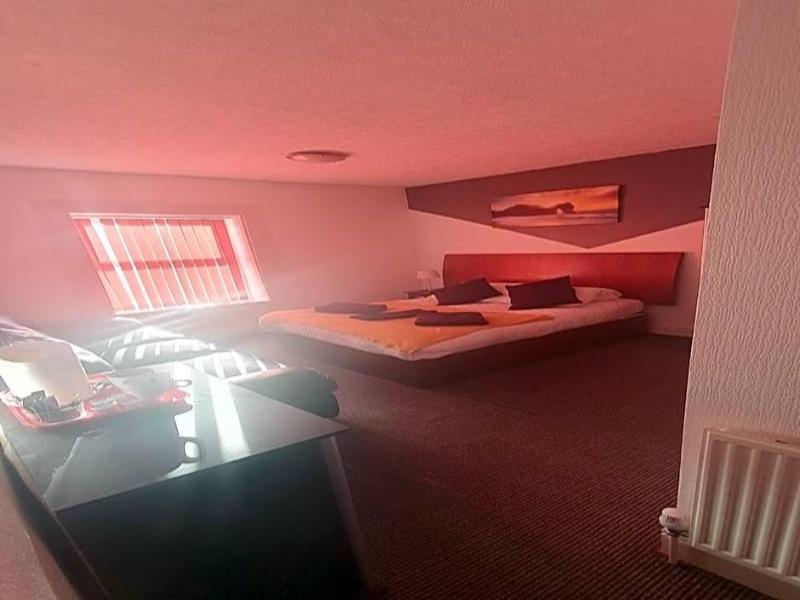 Las Palmas Hotel By The Sea image