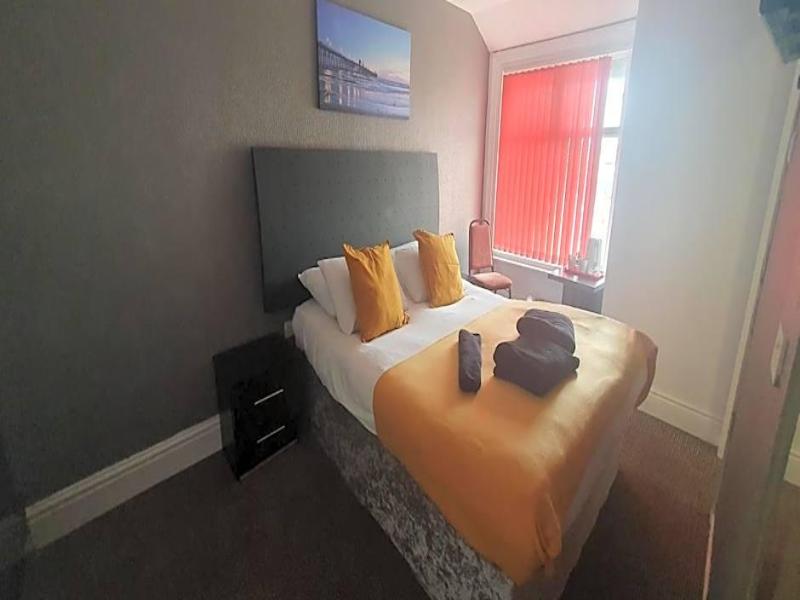 Las Palmas Hotel By The Sea image