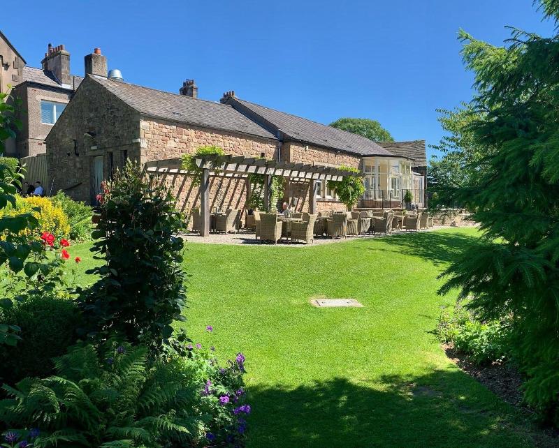 Shireburn Arms Hotel image
