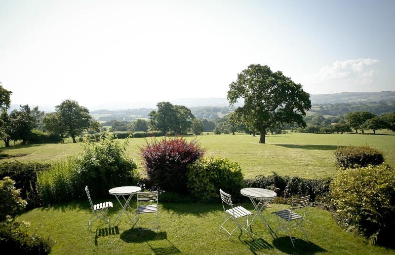 Shireburn Arms Hotel image