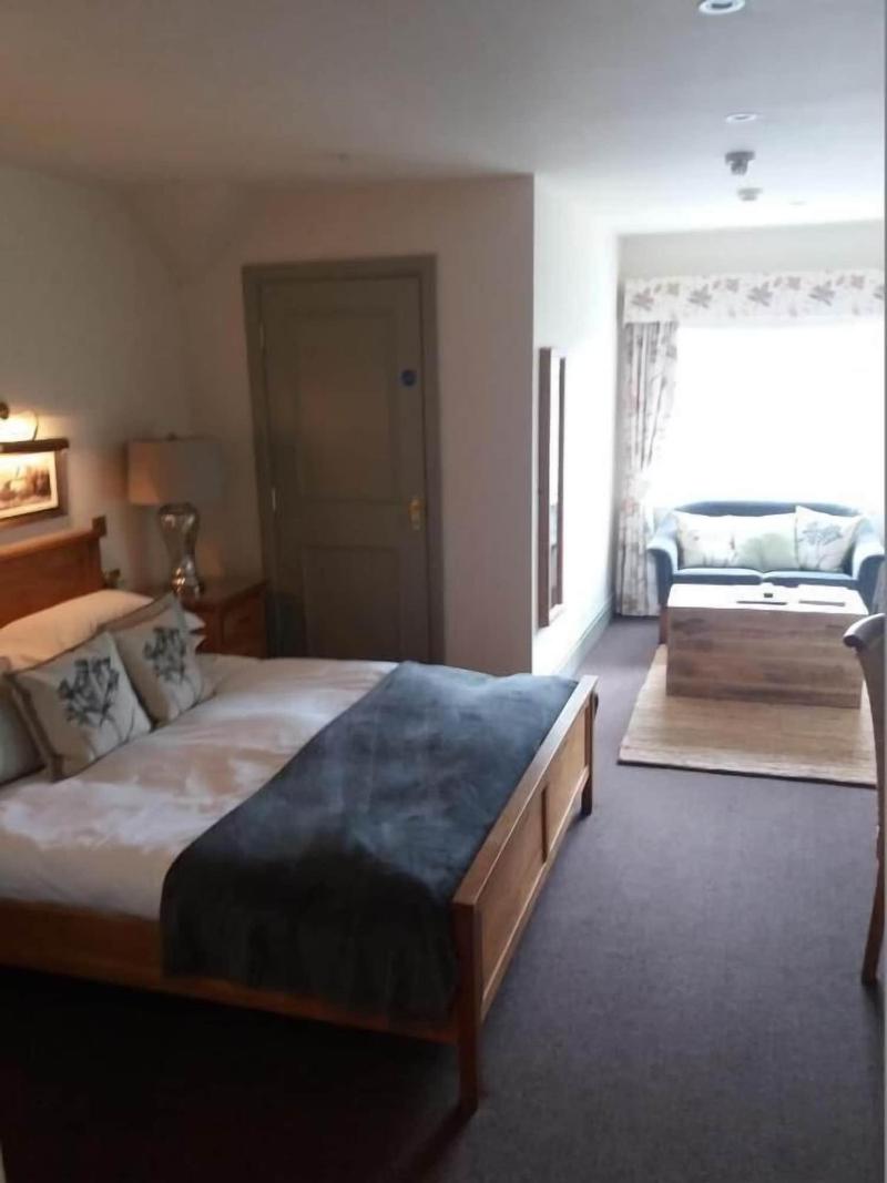 Shireburn Arms Hotel image